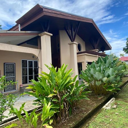 Villa Karya Retreat Kuching Exterior foto