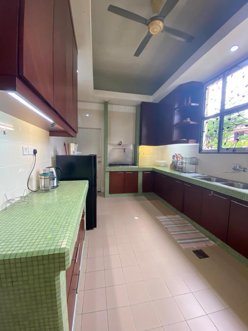 Villa Karya Retreat Kuching Exterior foto